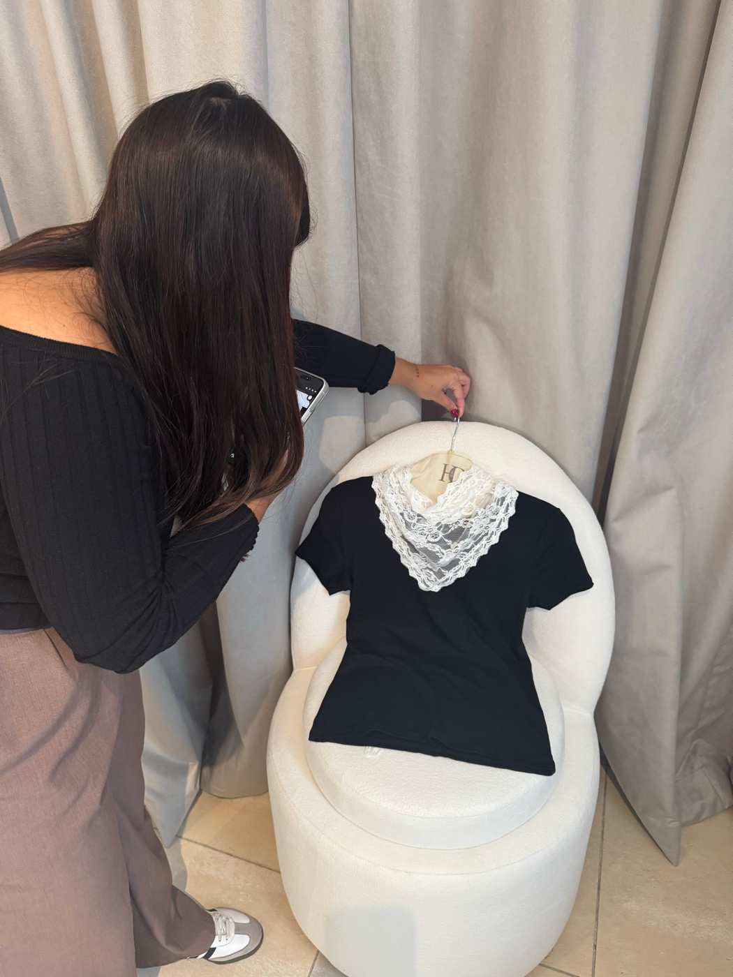 Styling de prendas en el estudio HACKS
